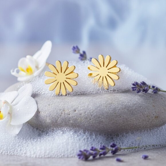 🆕️Minimalist Daisy Flower Stud Dainty Earrings 18K Gold Plated Stainless Steel - Picture 6 of 13